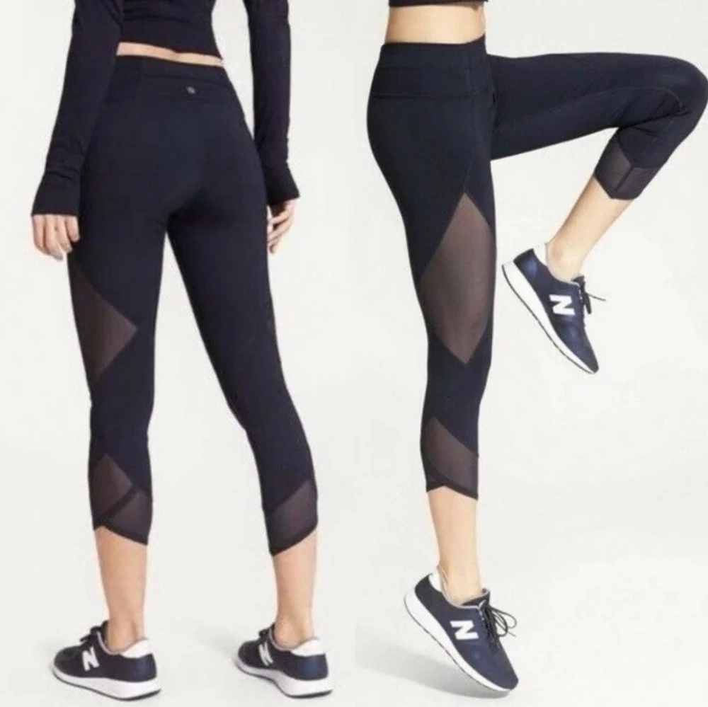 ATHLETA Black Aura Sonar Capri Mesh Leggings  L